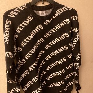Vetements Logo All Over sweater